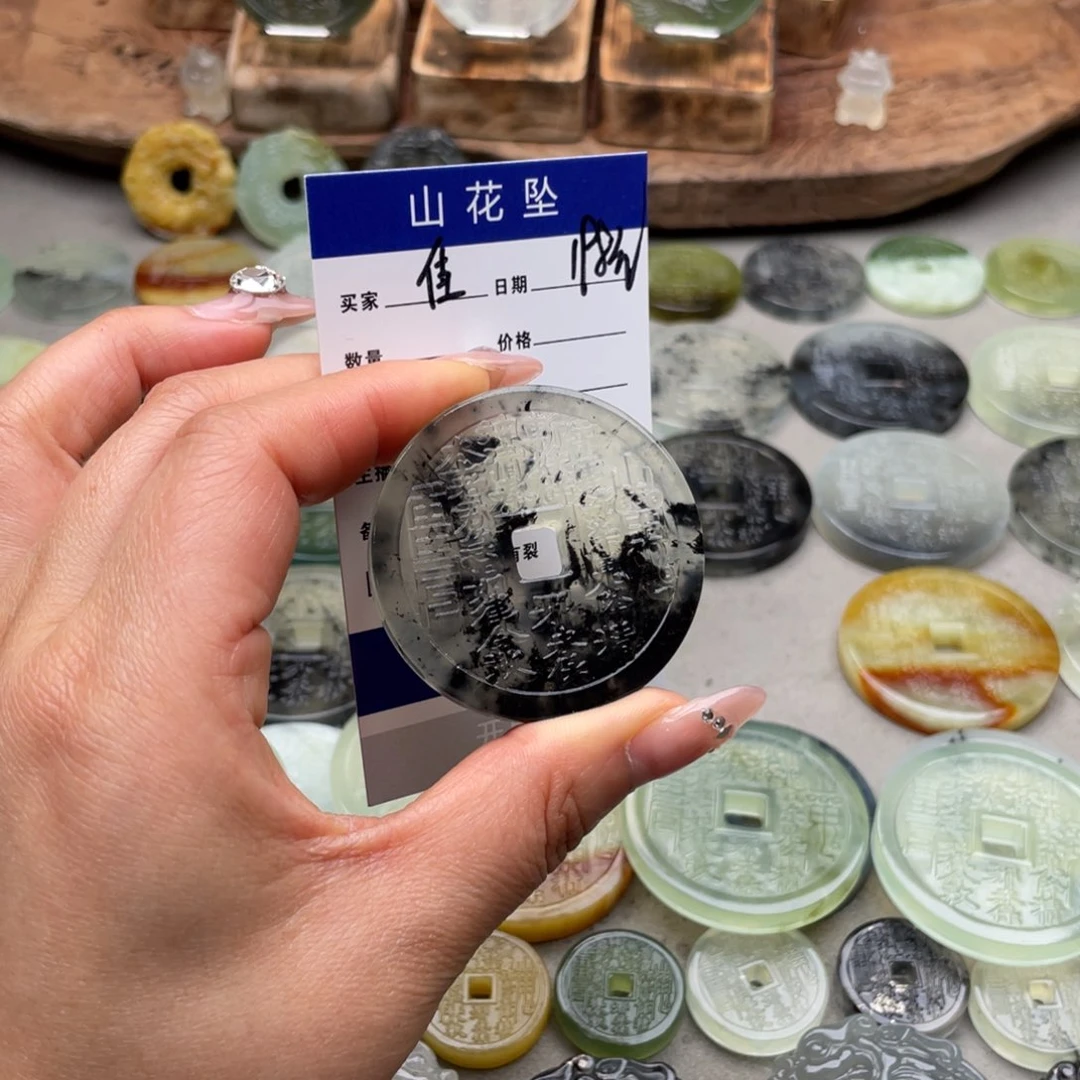 蛇纹石玉颈饰未镶嵌很****?