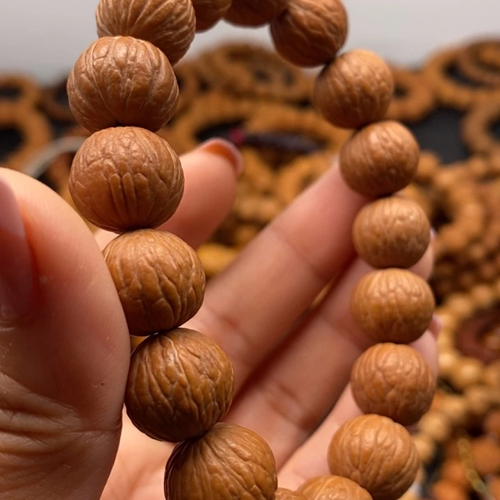 猴头核桃吊坠橄榄枝上