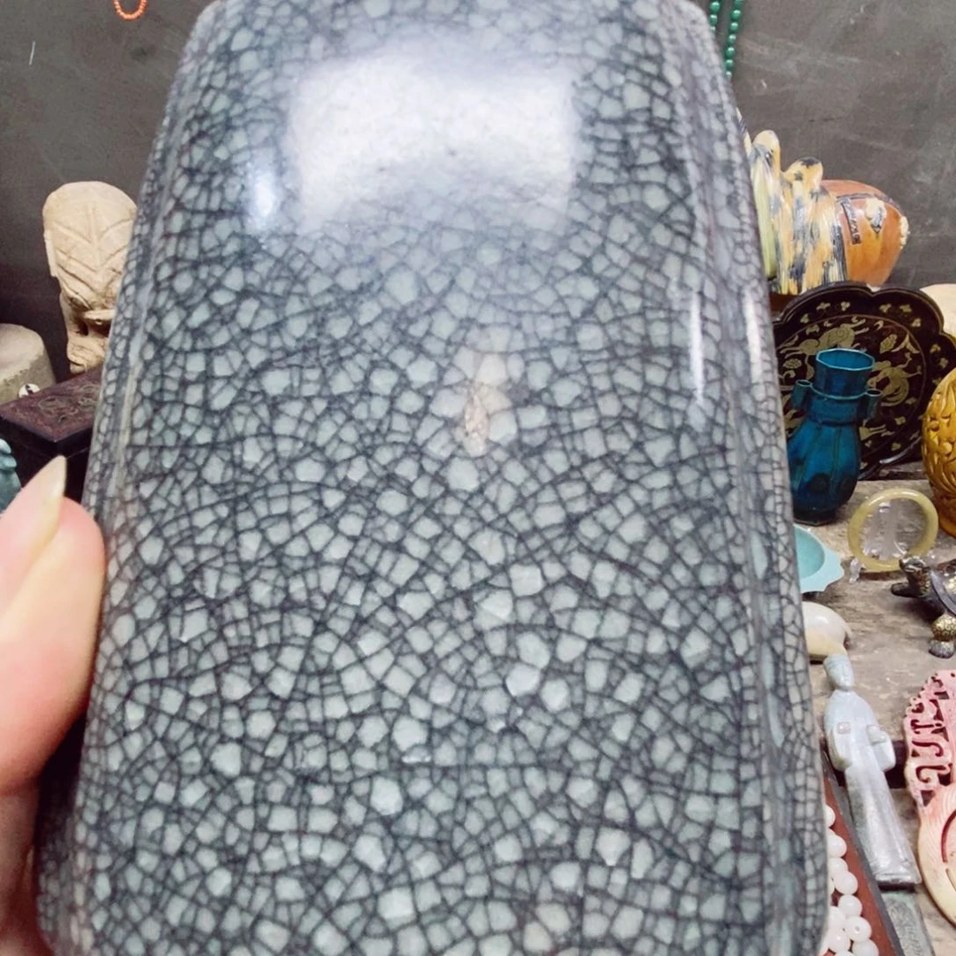 壶瓷器及其他器物上均采用