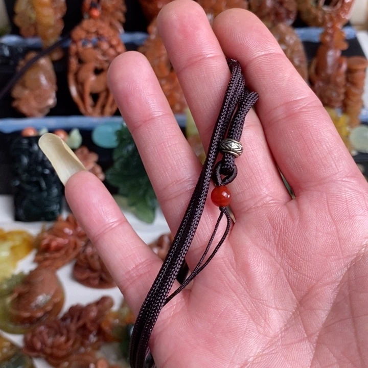 蛇纹石玉未镶嵌颈饰翼*
