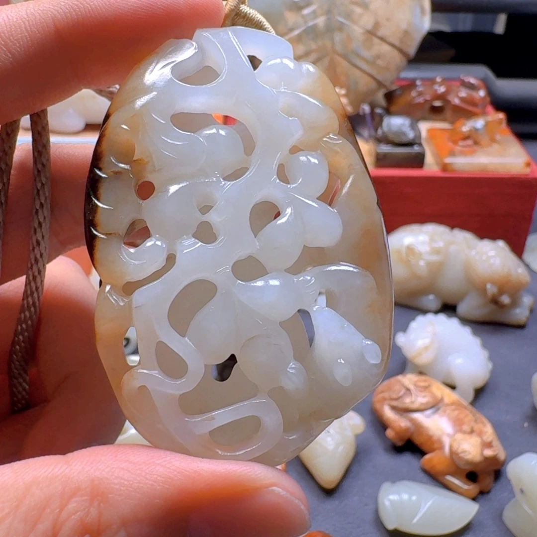 瑞***8和田玉未镶嵌挂件