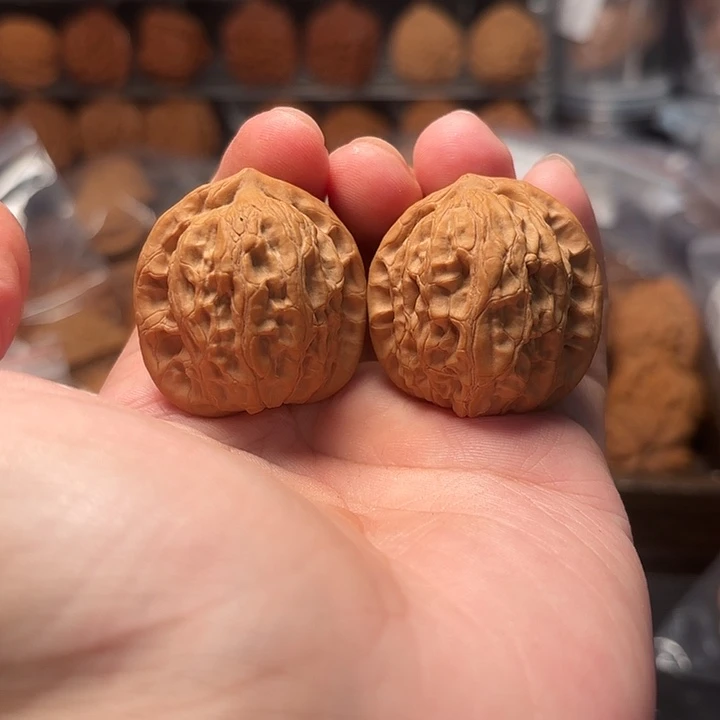 1文玩核桃老象峰35-507