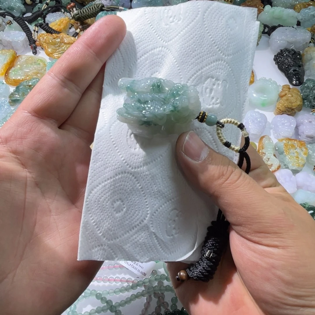 翡翠颈饰未镶嵌天然