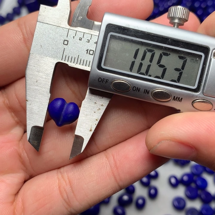 青金石未镶嵌10mm小屁桃