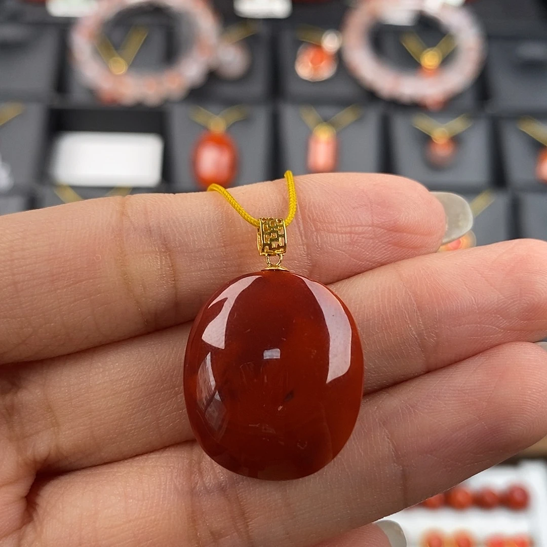 18K金镶嵌四川凉山瓦西吊坠南红玛瑙