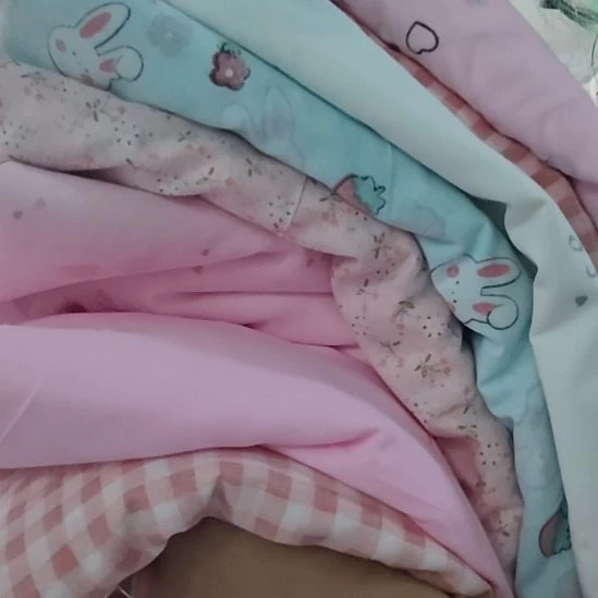 棉红棉纱布套子颜色随机，200×230加厚款。