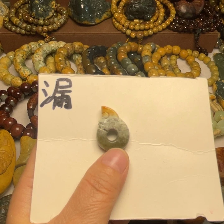 岫岩河磨玉（透闪石质玉）未镶嵌颈饰