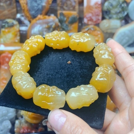 石英质玉（黄龙玉）未镶嵌颈饰