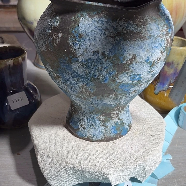 摆件高25，口16，有孔1167