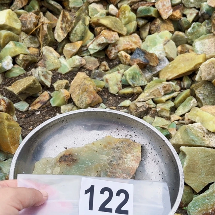 未镶嵌蛇纹石玉珠宝半成品