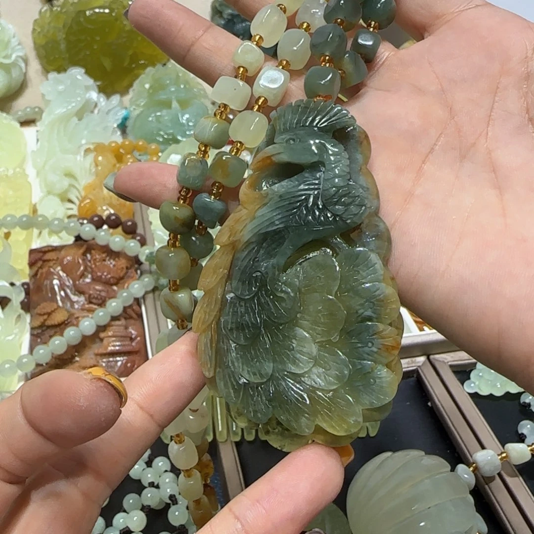 未镶嵌蛇纹石玉吊坠