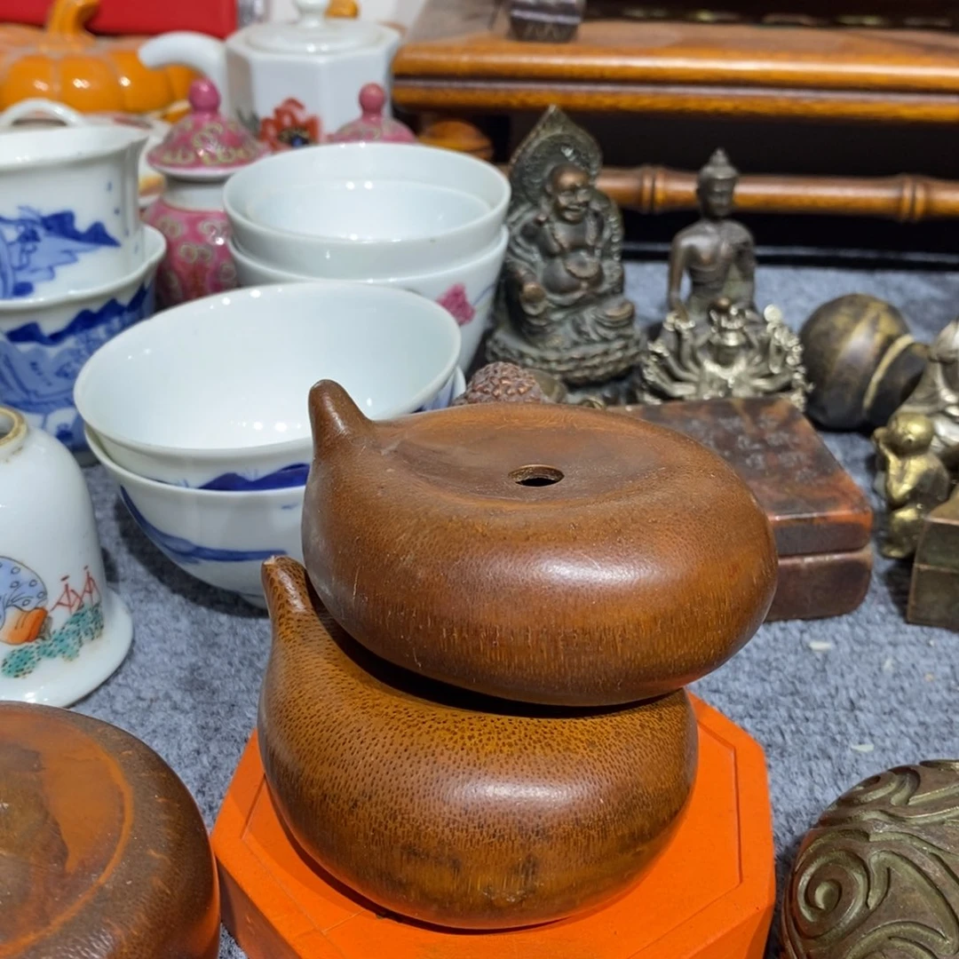 黄***师玫瑰花园里红红火火过大年。