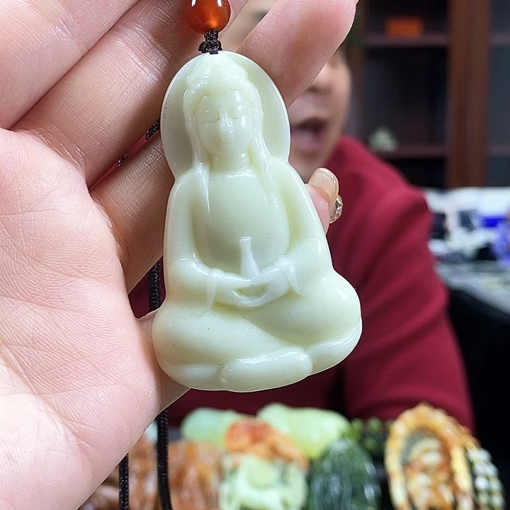 蛇纹石玉吊坠未镶嵌