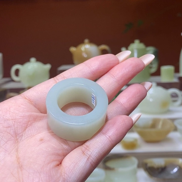 未镶嵌和田玉摆件石*满翠扳指22mm