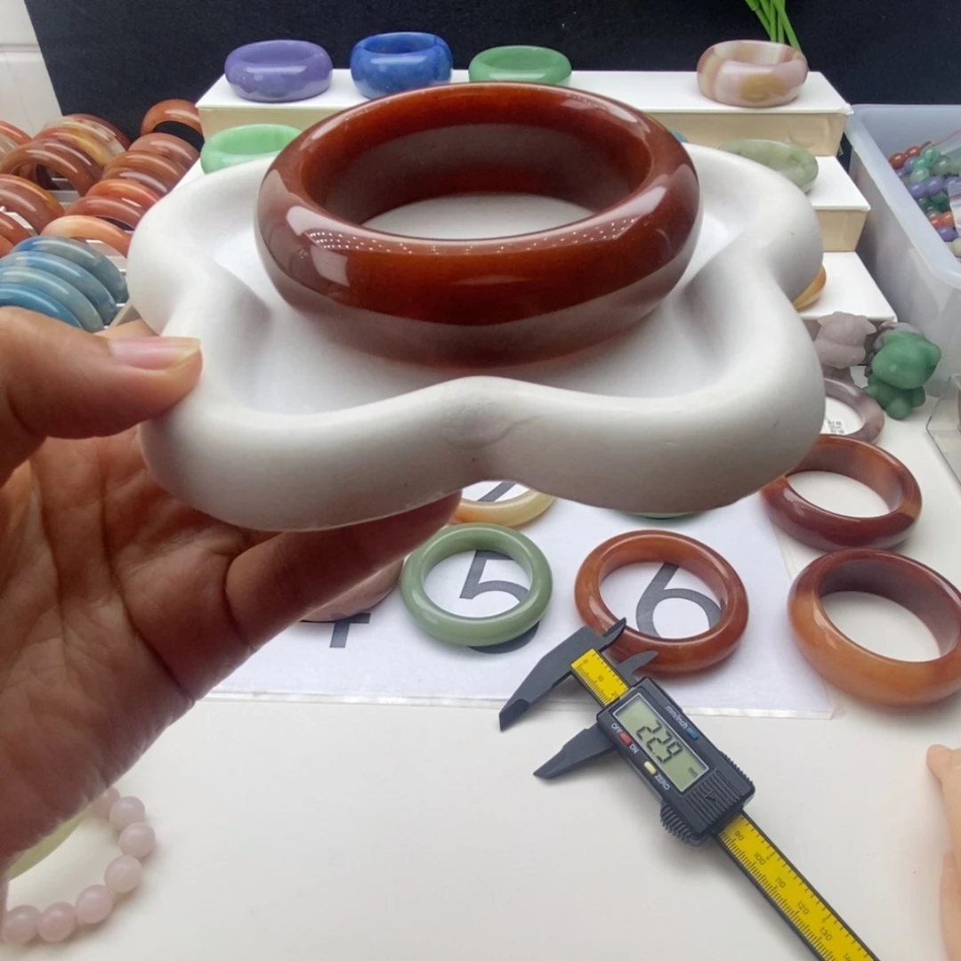 石英岩玉未镶嵌手镯