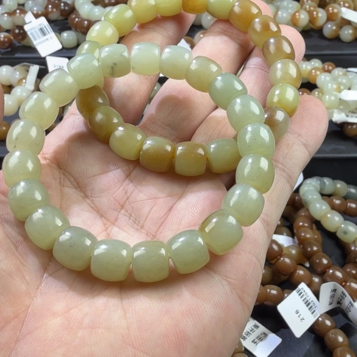 刘***英和田玉未镶嵌包链