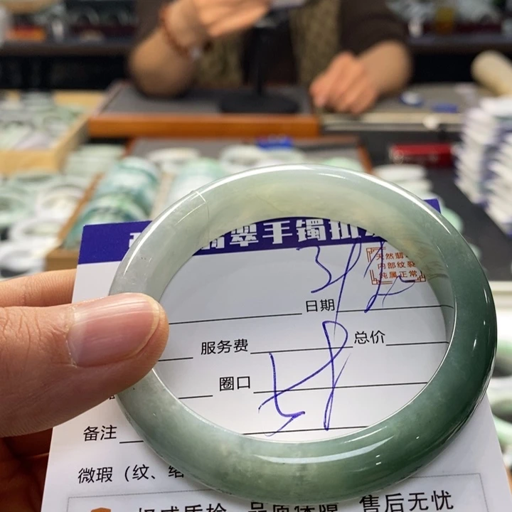 翡翠手镯未镶嵌翡翠手镯未镶嵌