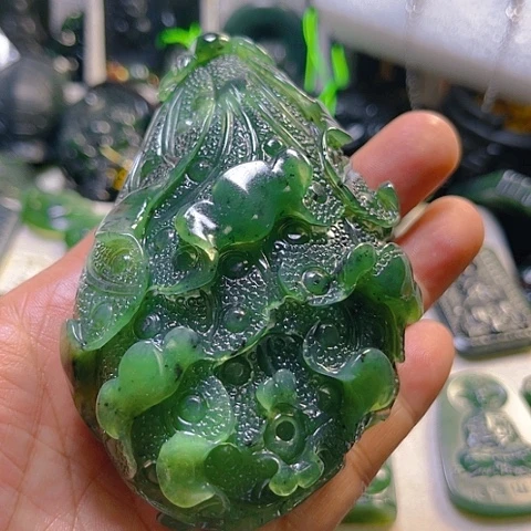 蛇纹石玉颈饰未镶嵌顽***强