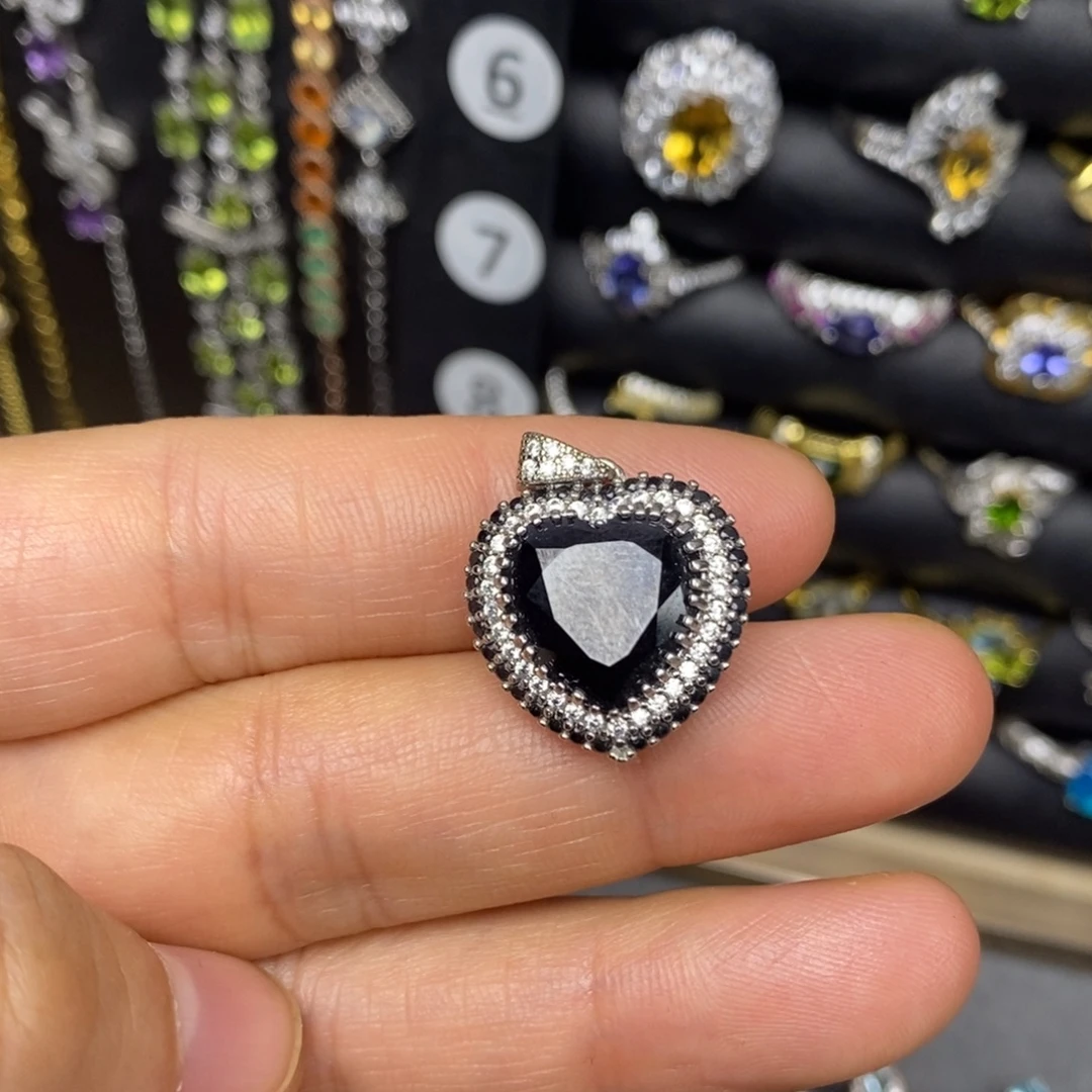 银S925镶嵌尖晶石颈饰