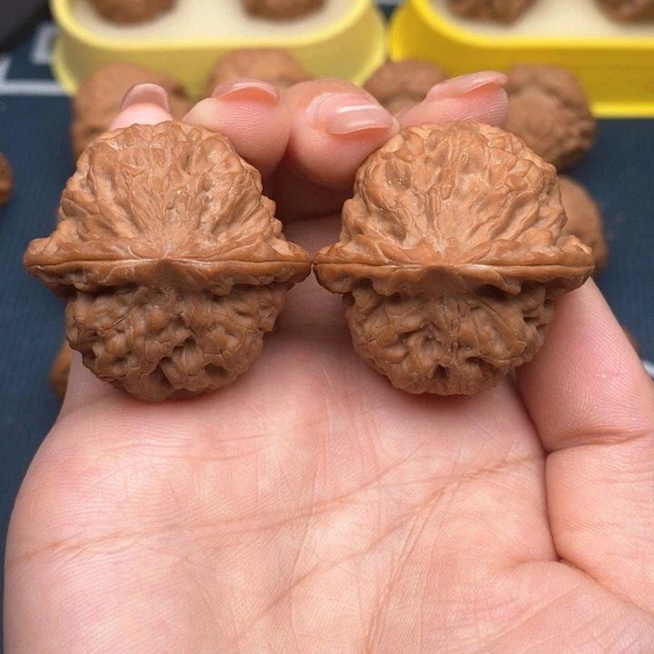 文玩核桃吊坠雪狮38