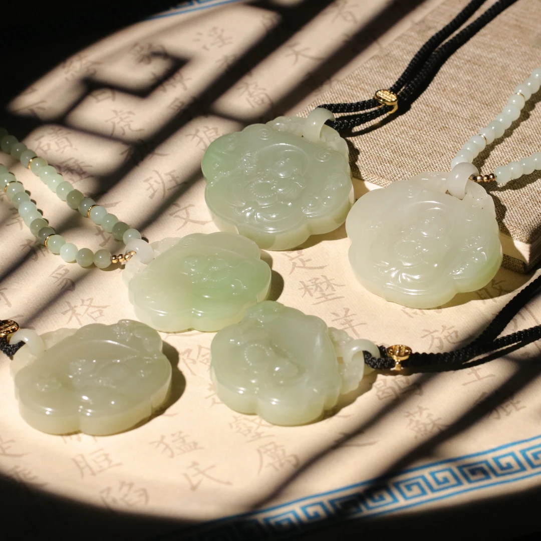 【泓贝珠宝-I214】和田玉老料翠青吉祥如意锁设计挂件多样性发其一