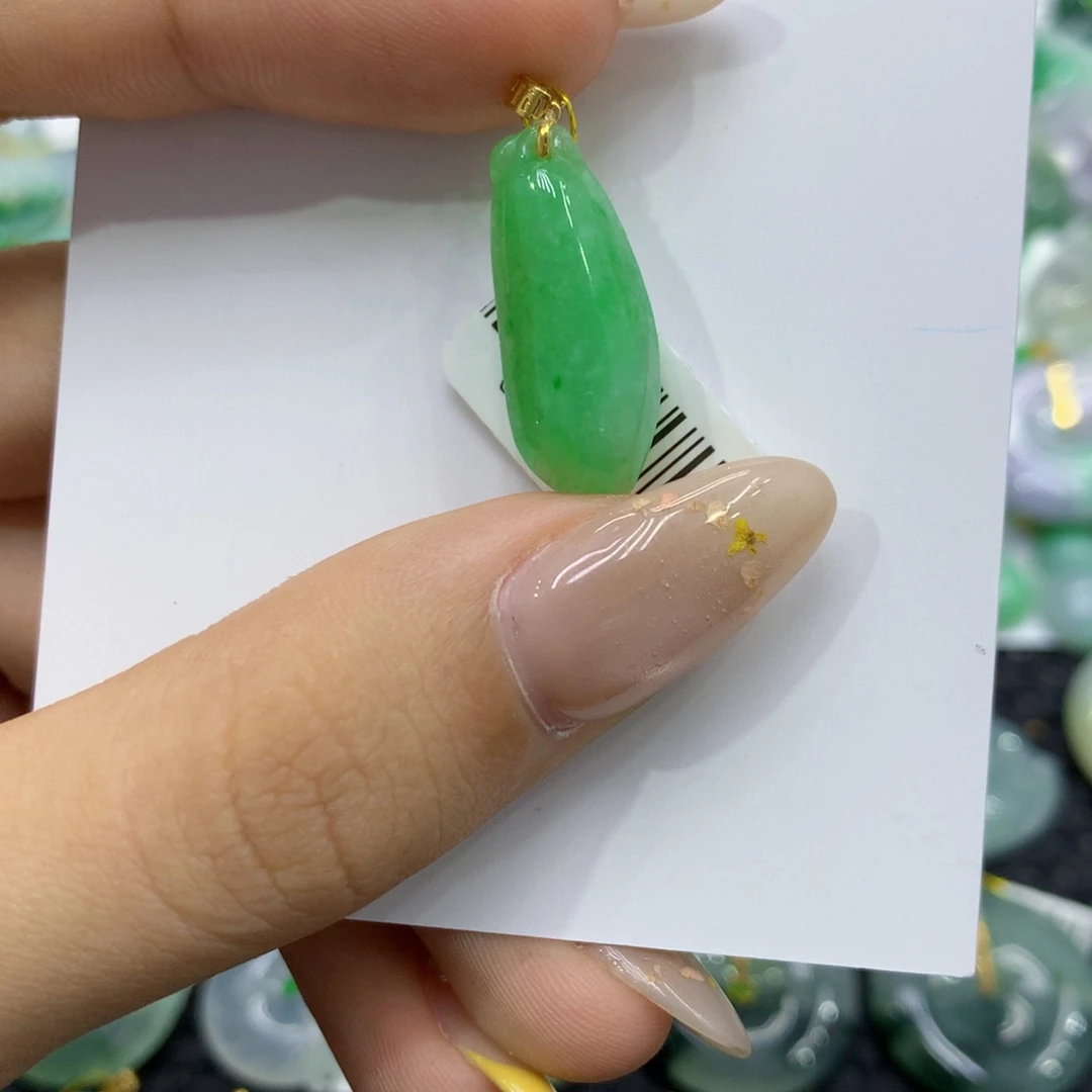 颈饰18K金镶嵌翡翠