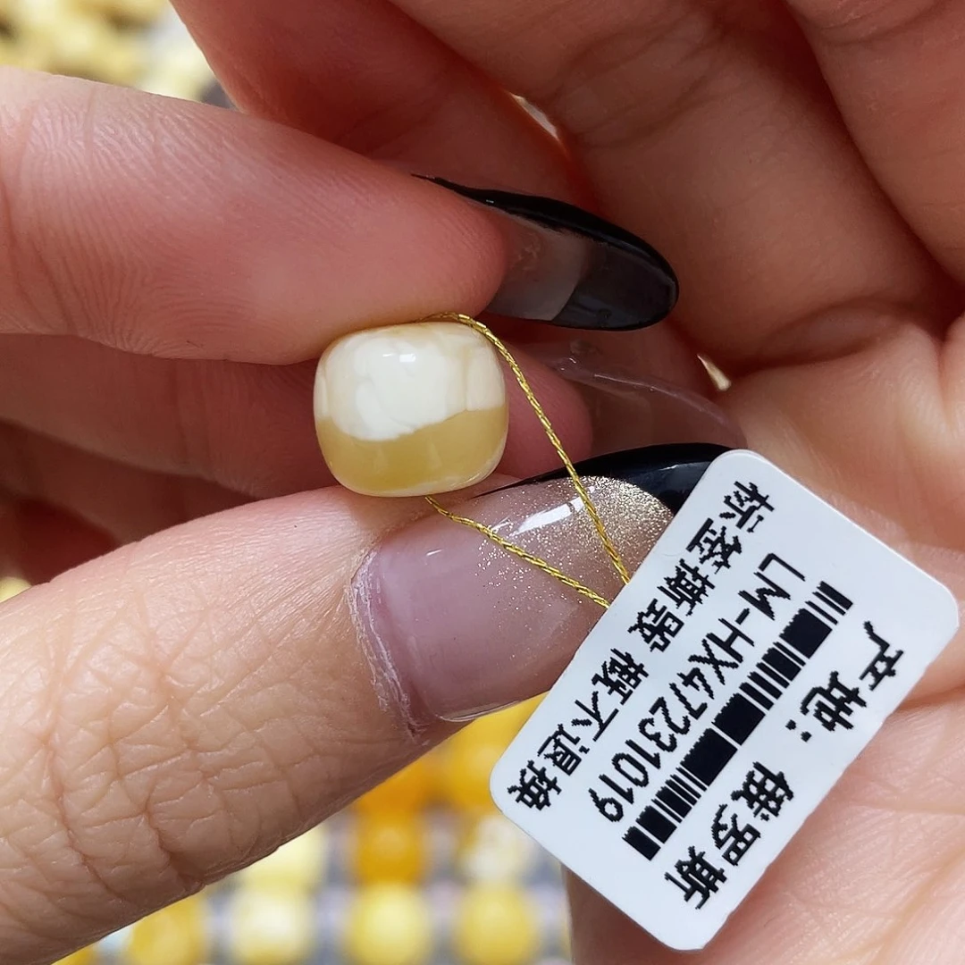 琥珀珠宝奇石未镶嵌10.8*9.4mm微微瑕福利款