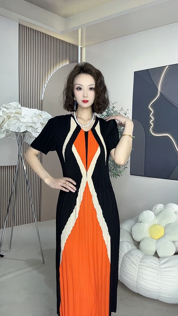 203号褶皱新款时尚气质优雅显瘦连衣裙圆领夏季新款妈妈中长裙