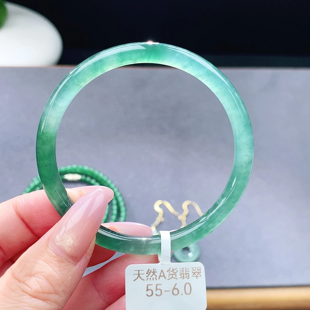 未镶嵌手镯（圆镯）翡翠