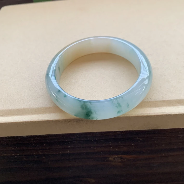 冰透黄翡飘花手镯，特价35800圈口53.2-13.1-8，天然翡翠缅A完美