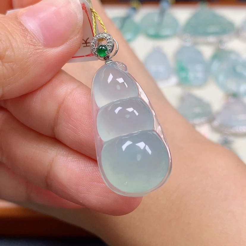 【闪购商品】翡翠18K金镶嵌颈饰豆子