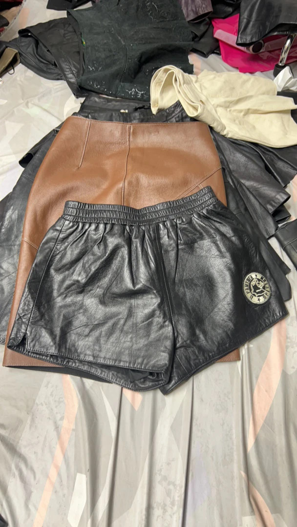 精品女装皮裙——款式价格直播价为准，默认微瑕完美主义者勿拍