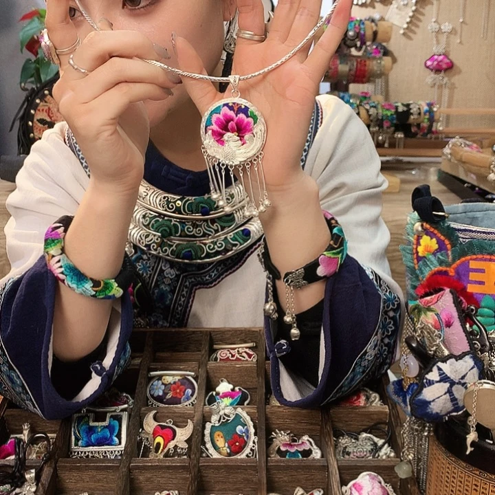 花岗石铁合金吊坠