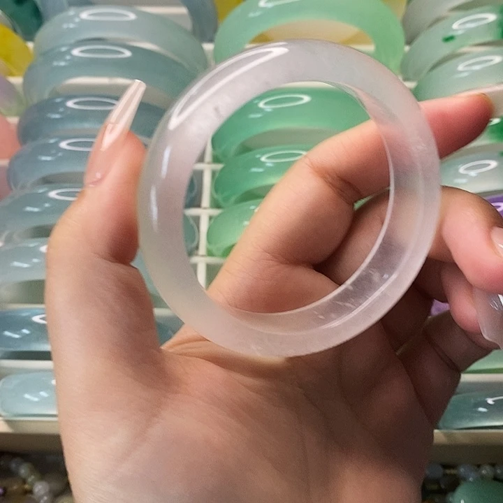 未镶嵌手镯石英质玉