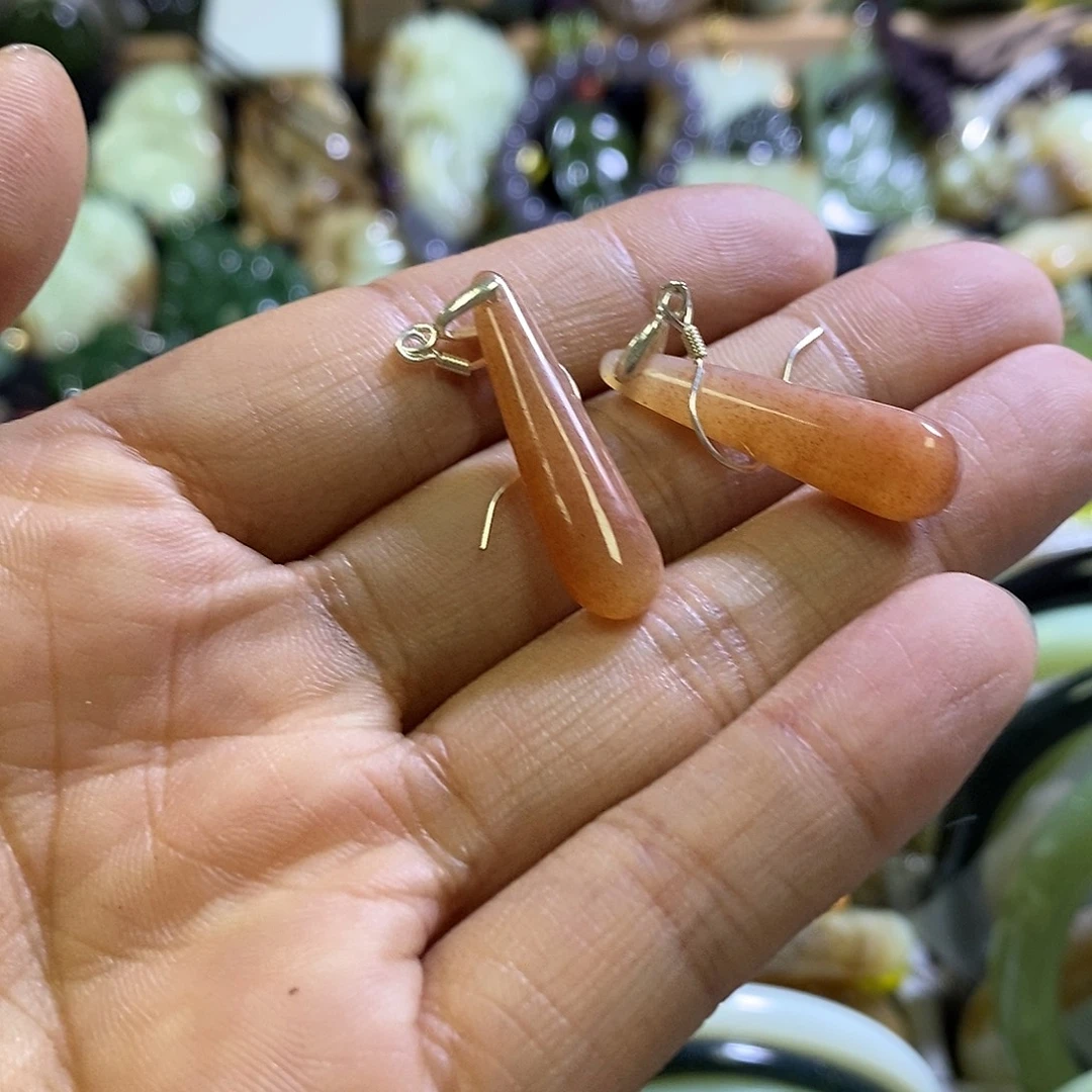 未镶嵌岫玉耳环一对