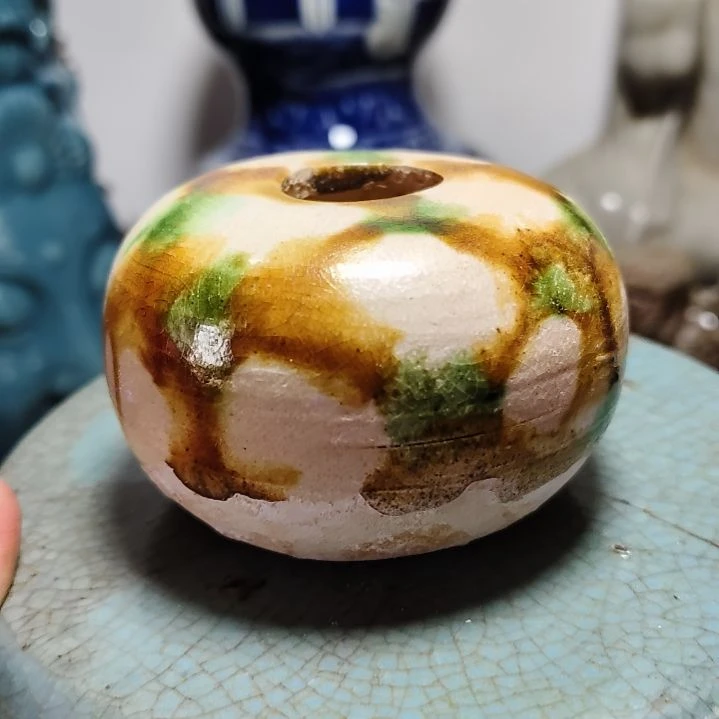 三彩瓷器，水鱼一个