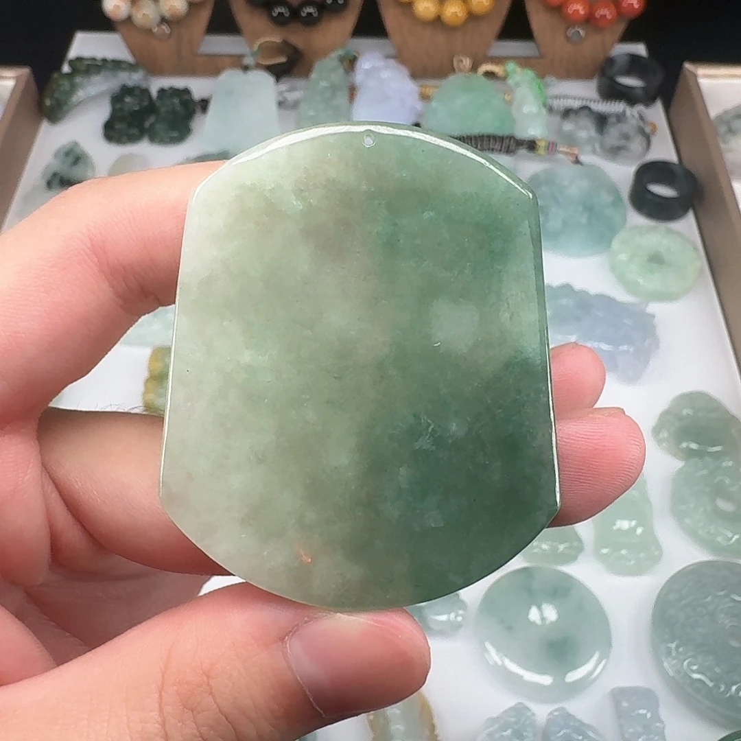 颈饰未镶嵌翡翠….31