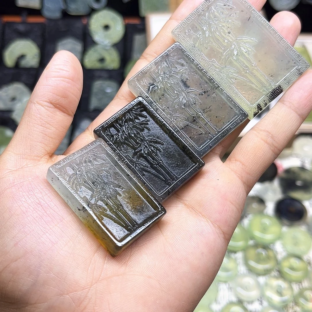 岫玉未镶嵌吊坠(赠链)