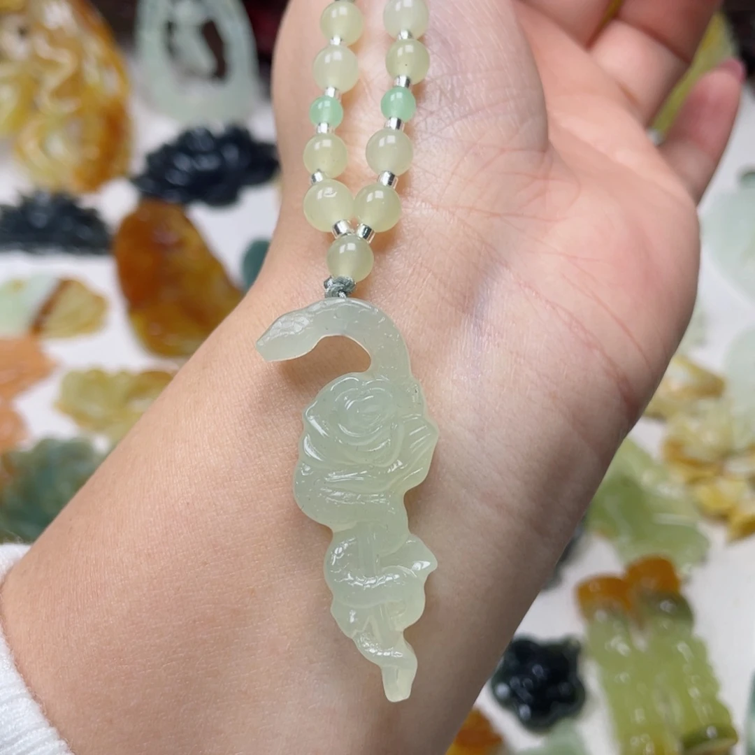 蛇纹石玉颈饰未镶嵌