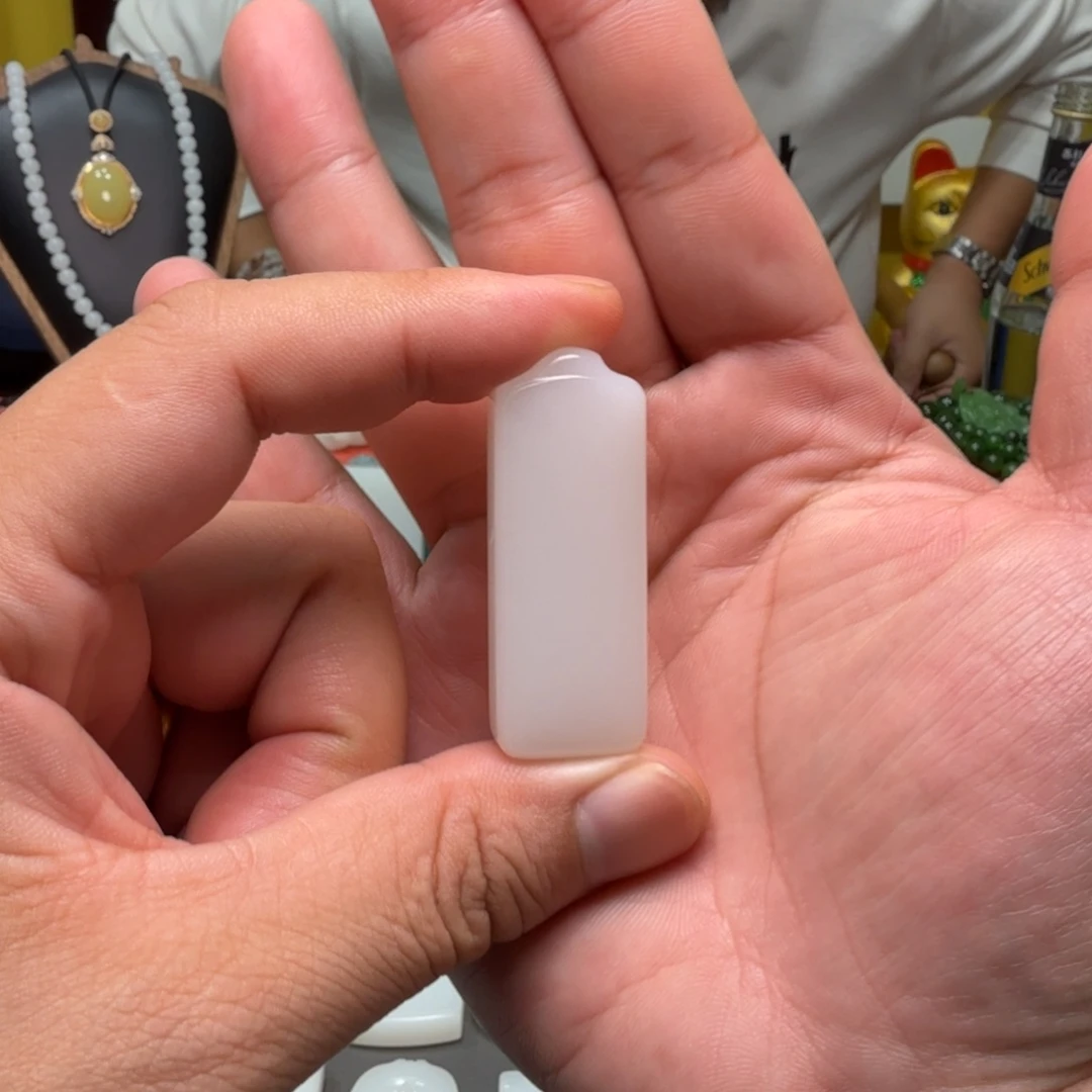 和田玉未镶嵌吊坠(赠链)