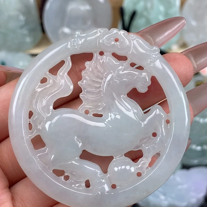 颈饰未镶嵌翡翠马