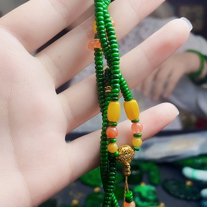 颈饰未镶嵌翡翠多样性