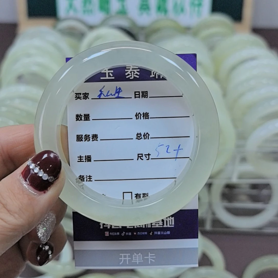 岫玉手镯未镶嵌私****滚岫玉