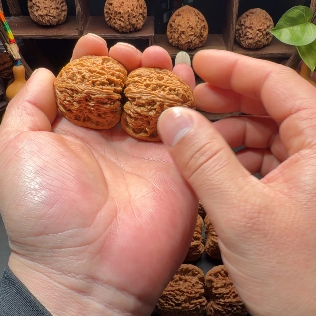 X***Y文玩核桃把件南疆石凹底拉丝尺寸40