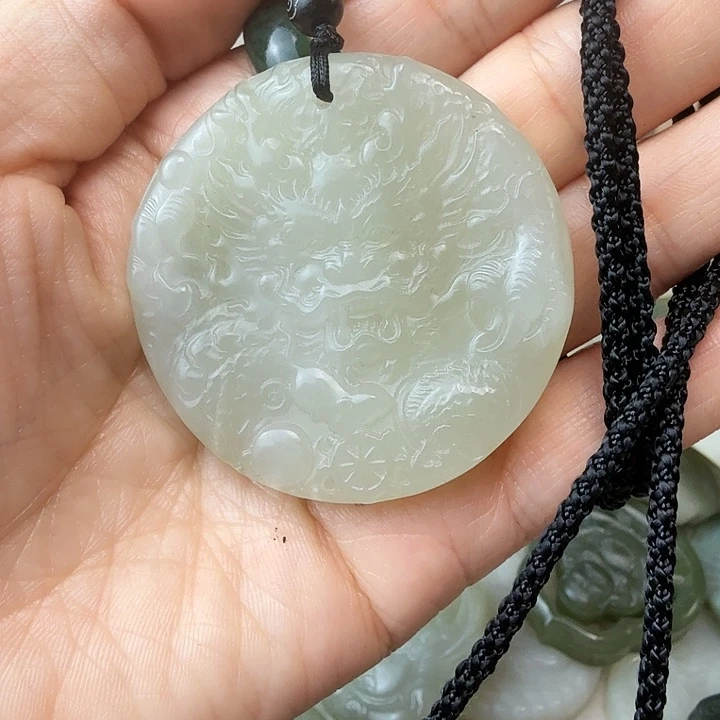 蛇纹石玉颈饰合金种****花龙牌