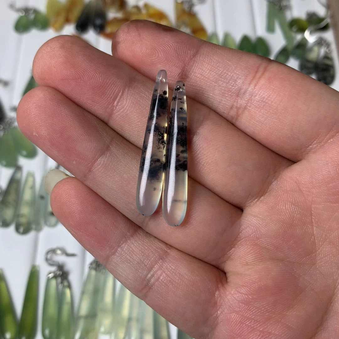 蛇纹石玉耳饰未镶嵌陳****)