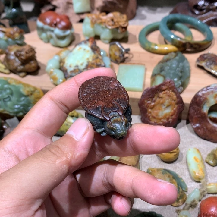 未镶嵌岫岩河磨玉（透闪石质玉）把件