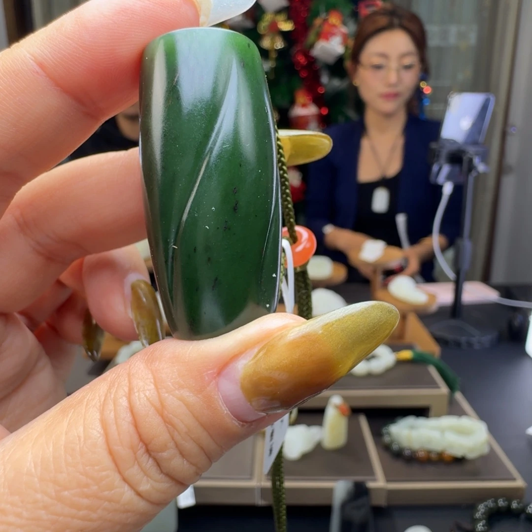 大***3和田玉未镶嵌颈饰