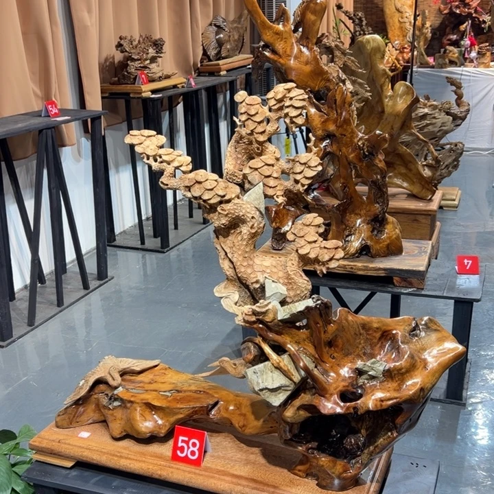 有***终金丝楠松鹤延年金丝摆件