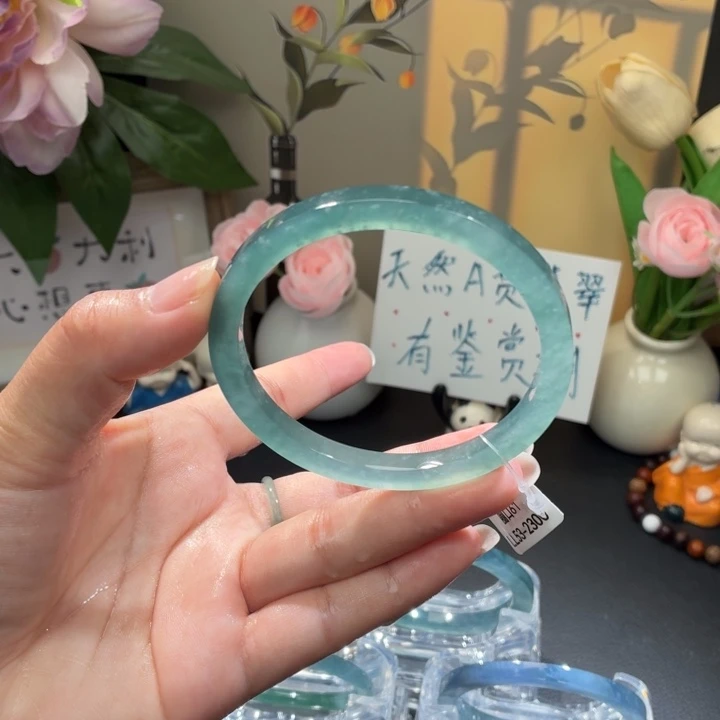 翡翠未镶嵌手镯渐变冰晴蓝